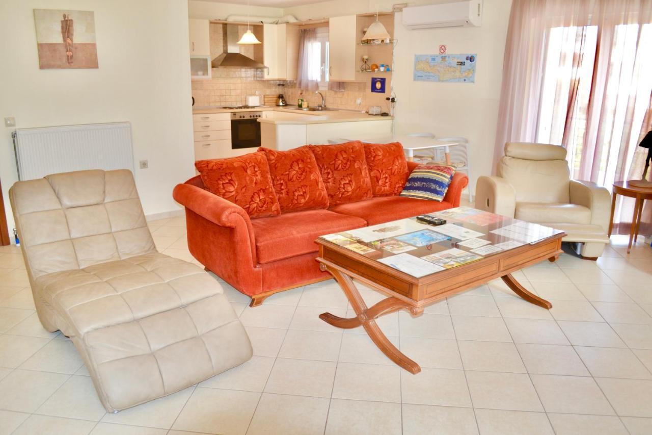 Giorgos Large Size Apartments -Family Friendly With Free Parking And Yard Views Heraklion  Ngoại thất bức ảnh