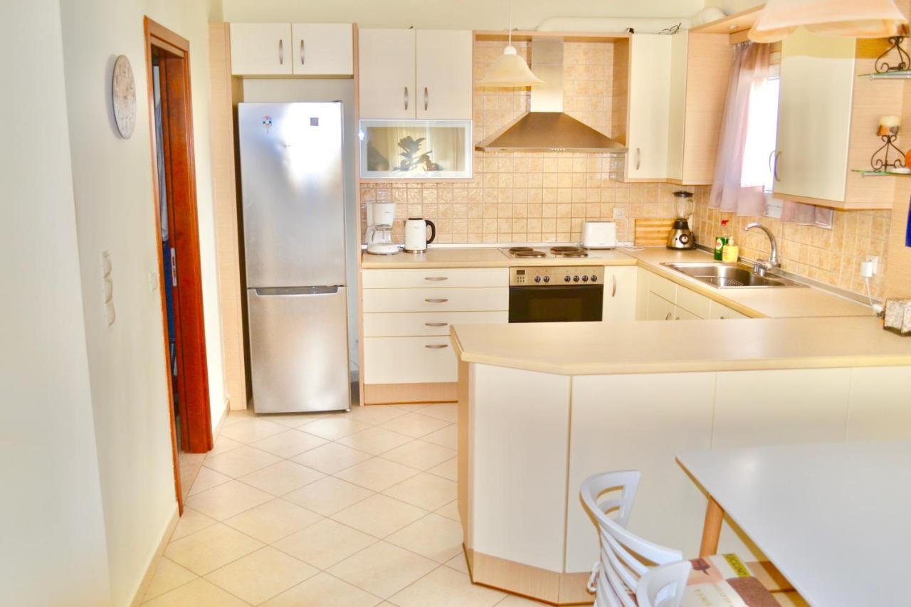 Giorgos Large Size Apartments -Family Friendly With Free Parking And Yard Views Heraklion  Ngoại thất bức ảnh