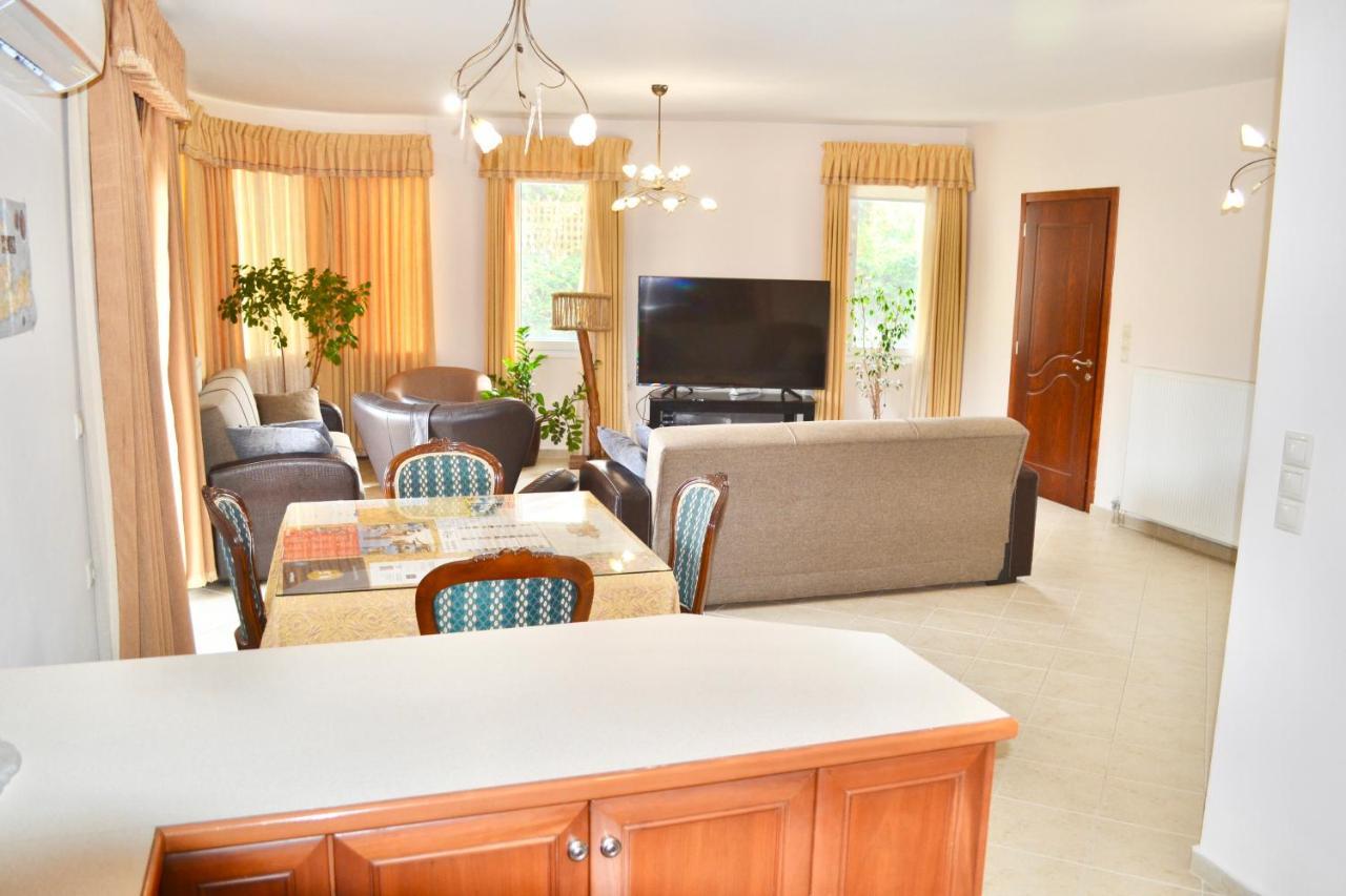 Giorgos Large Size Apartments -Family Friendly With Free Parking And Yard Views Heraklion  Ngoại thất bức ảnh