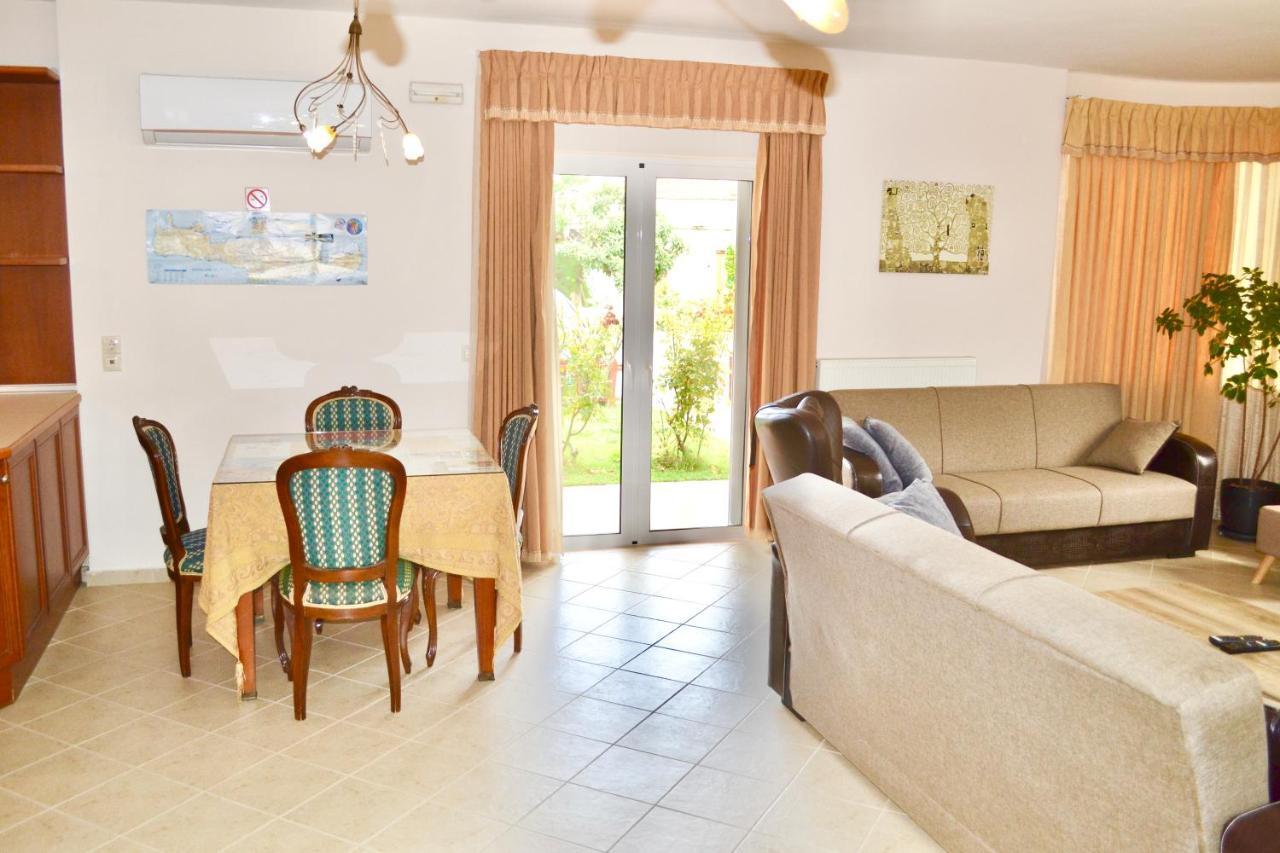 Giorgos Large Size Apartments -Family Friendly With Free Parking And Yard Views Heraklion  Ngoại thất bức ảnh