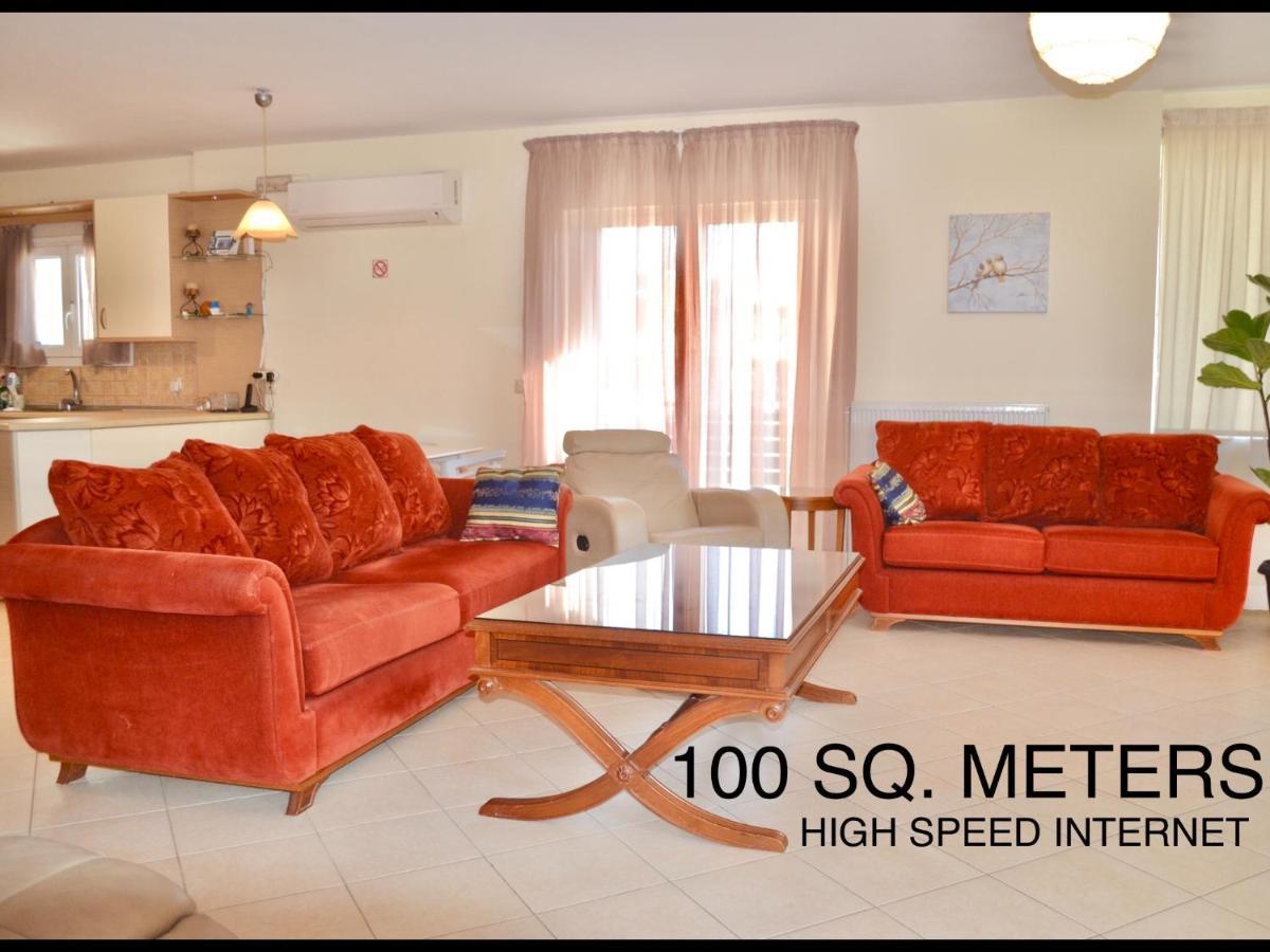 Giorgos Large Size Apartments -Family Friendly With Free Parking And Yard Views Heraklion  Ngoại thất bức ảnh