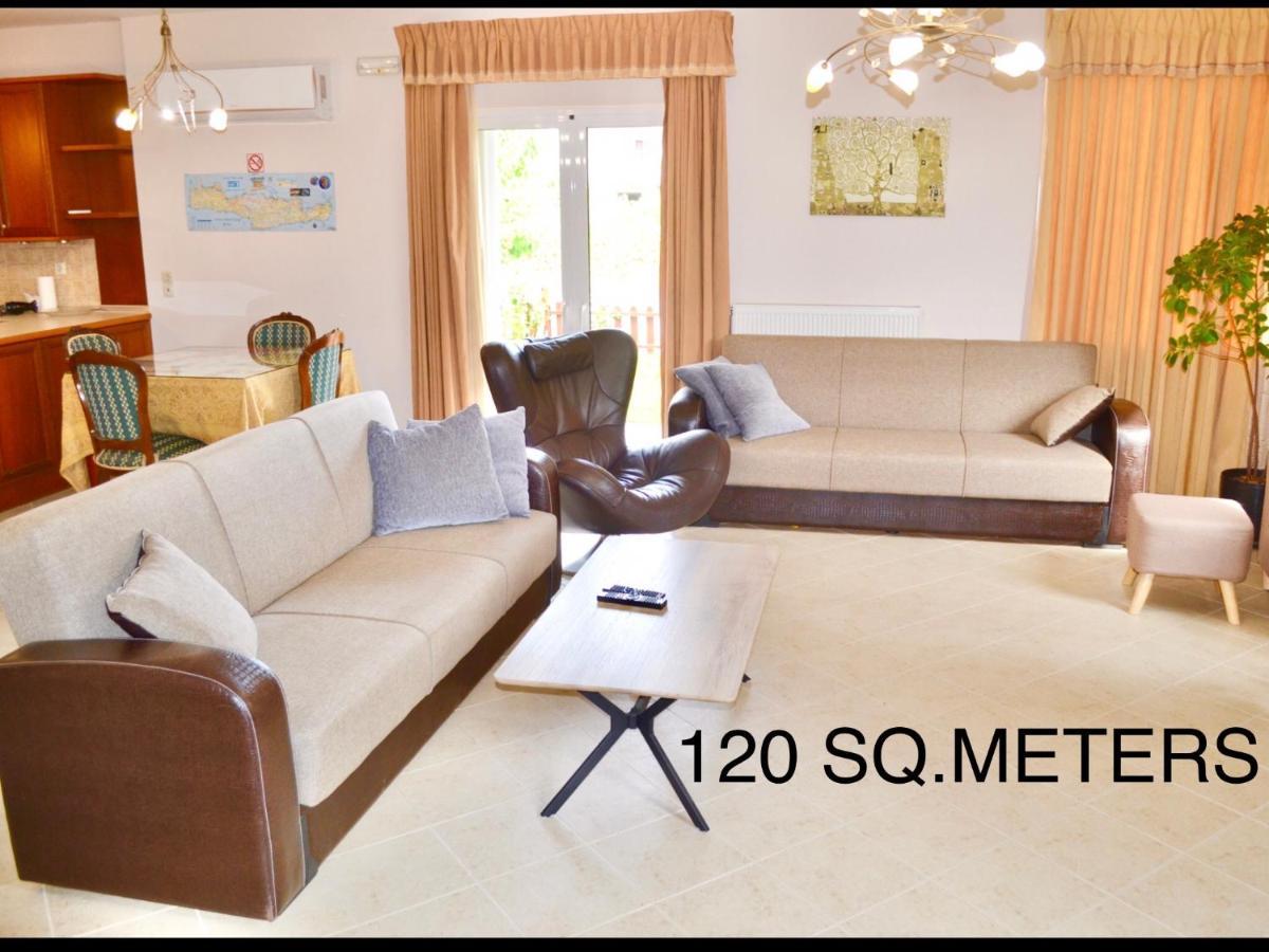 Giorgos Large Size Apartments -Family Friendly With Free Parking And Yard Views Heraklion  Ngoại thất bức ảnh