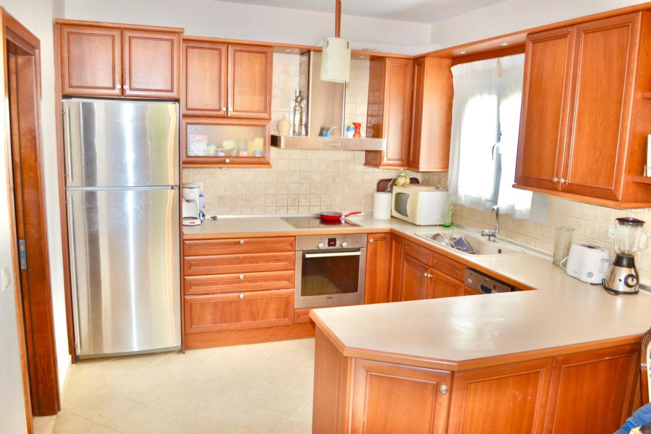 Giorgos Large Size Apartments -Family Friendly With Free Parking And Yard Views Heraklion  Ngoại thất bức ảnh