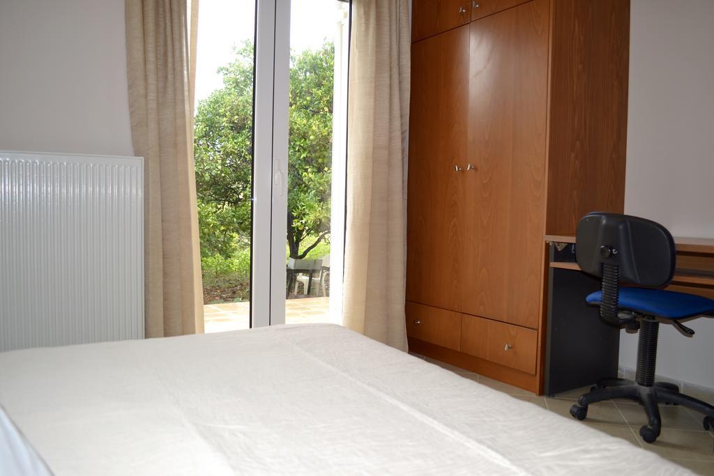 Giorgos Large Size Apartments -Family Friendly With Free Parking And Yard Views Heraklion  Ngoại thất bức ảnh