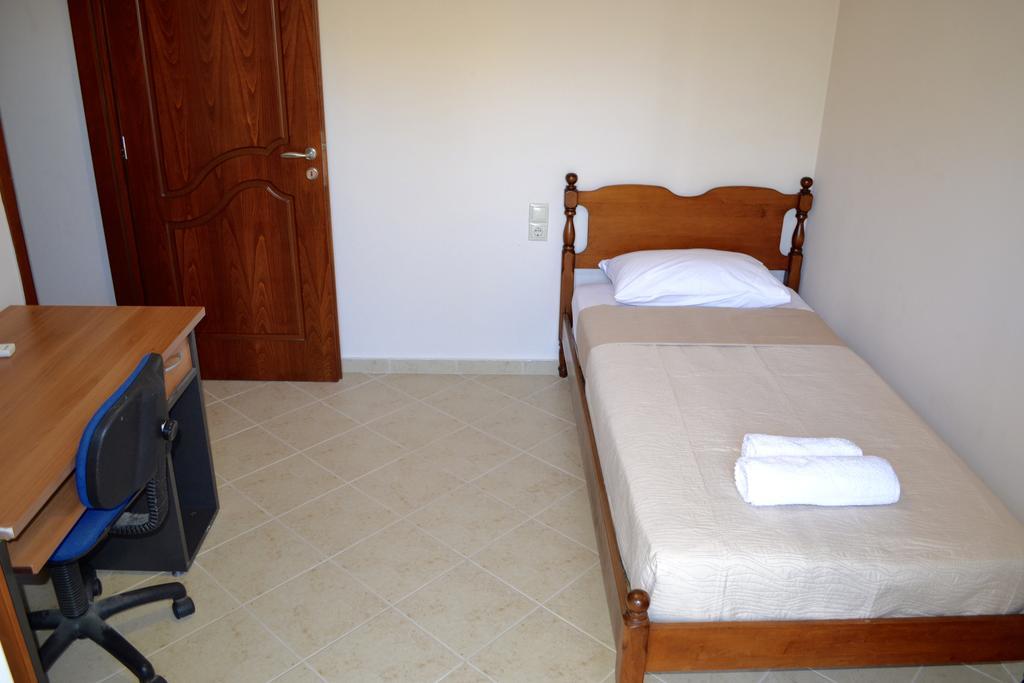 Giorgos Large Size Apartments -Family Friendly With Free Parking And Yard Views Heraklion  Ngoại thất bức ảnh